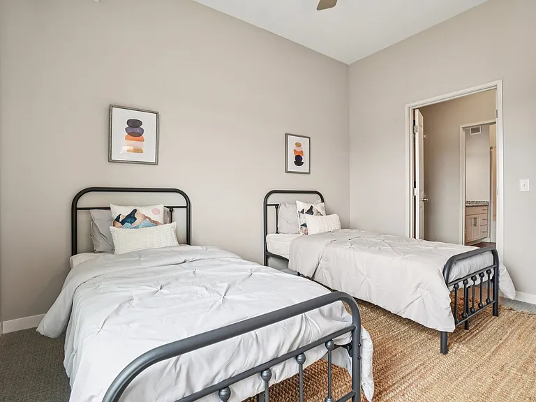 Lyra Apartments — Photo 11