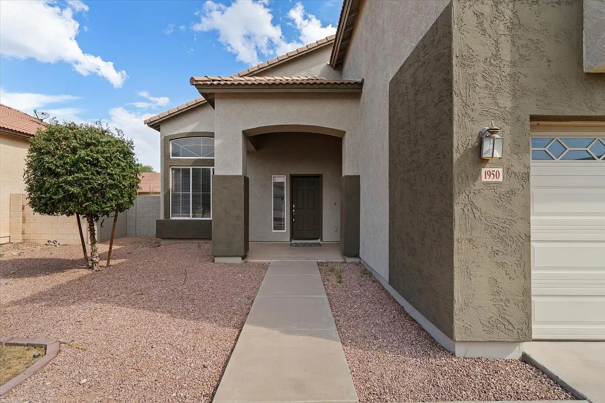 4 bed, 2600 sqft, $2,695 — Photo 1