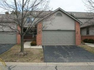 1007 Hickory Dr, Brighton, MI