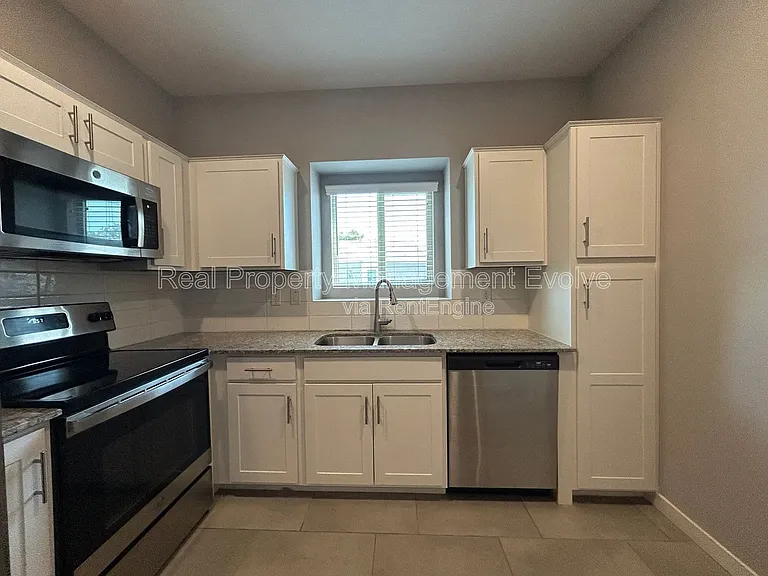 2244 W Laurie Ln — Photo 18