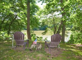 60 Friendship Ct, Red Bank, NJ 07701