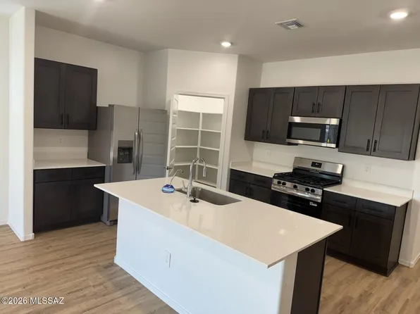 1118 S Grantham Dr, Vail, AZ 85641