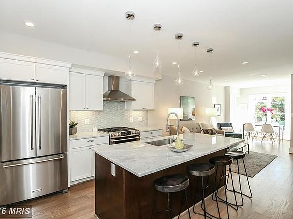 Kitchen - Love this island!
