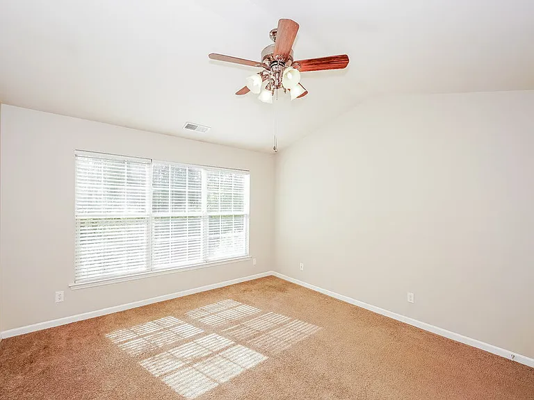 8909 Lyleton Ln — Photo 12