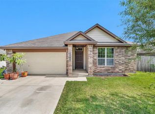 704 Mockingbird St, Navasota, TX 77868