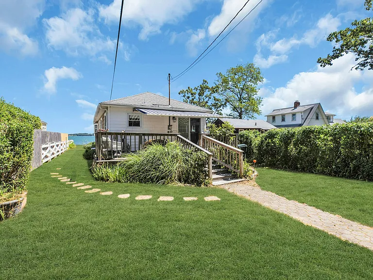 135 Noyac Ave — Photo 35