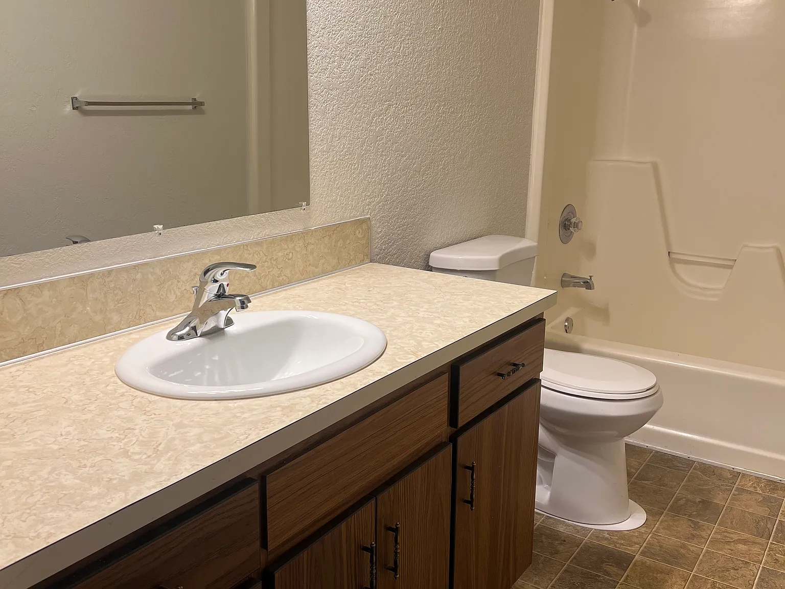 2 bed, 910 sqft, $1,400 — Photo 4