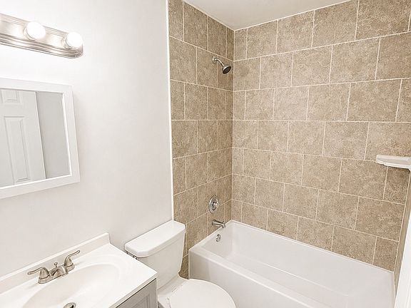 5th image of 2791 NW 15th Ct #B