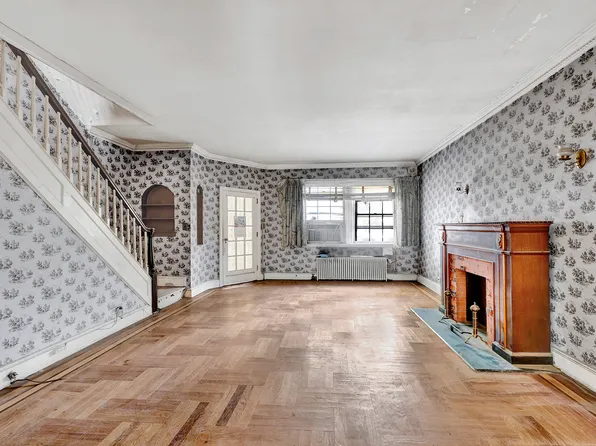 452 Marine Avenue image 5 of 19