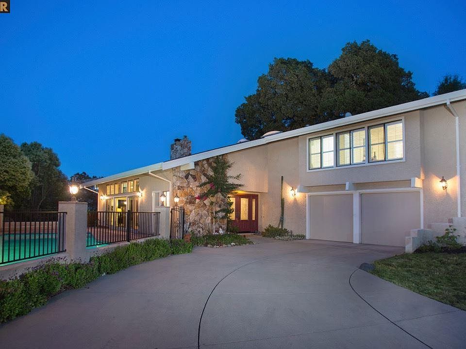 1st image of 127 Valley Oaks Dr