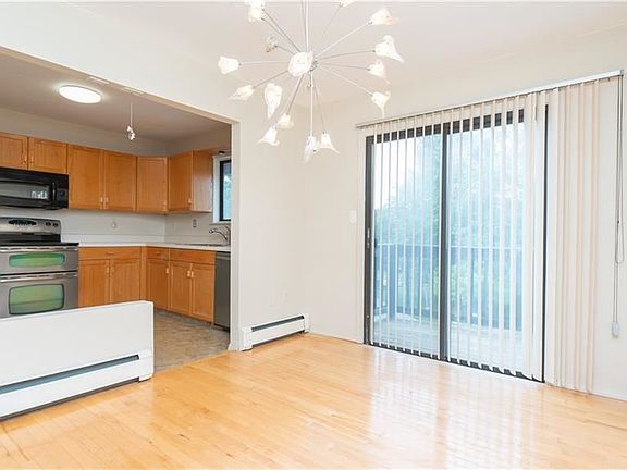 5th image of 10 Heritage Dr Unit B