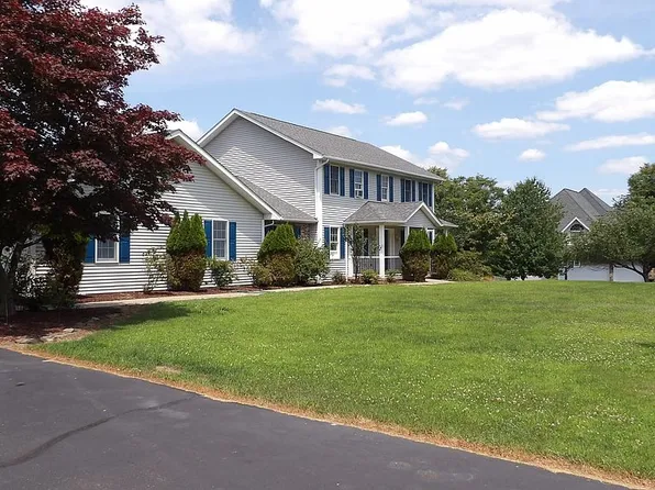 1710 Davinci Ln, Clarks Summit, PA 18411