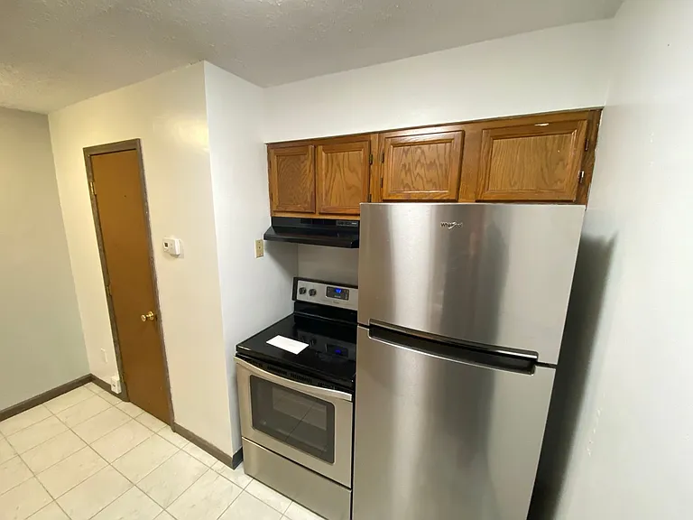 1669 Summit St #1675 — Photo 24