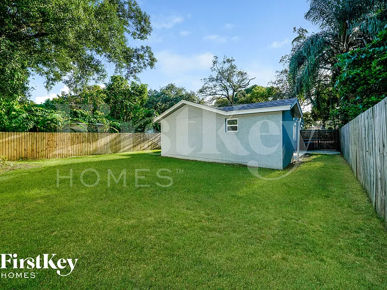 6809 N Sterling Ave — Photo 15