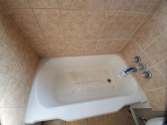 5th image of 229 Henquin Dr