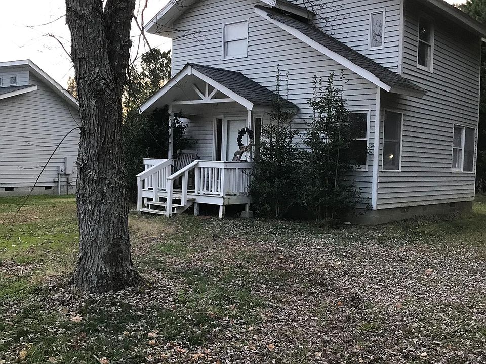 2nd image of 100 Caron Ln