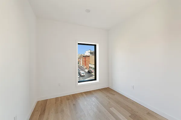 Rented by Constellation Commercial Real Estate Advisors, LLC | media 15