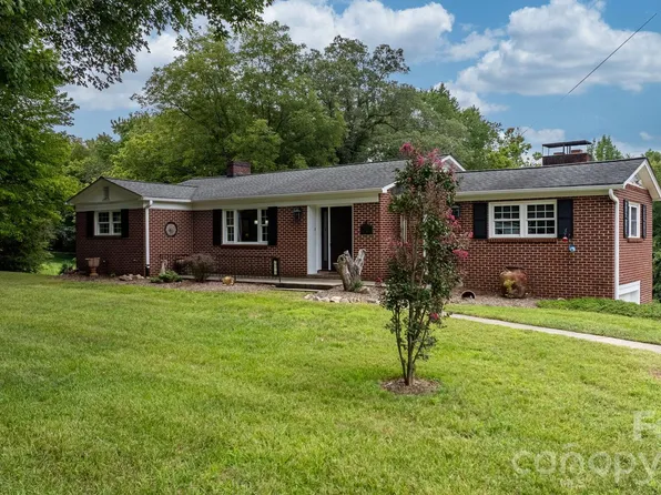 2210 19th Ave SE, Hickory, NC 28602