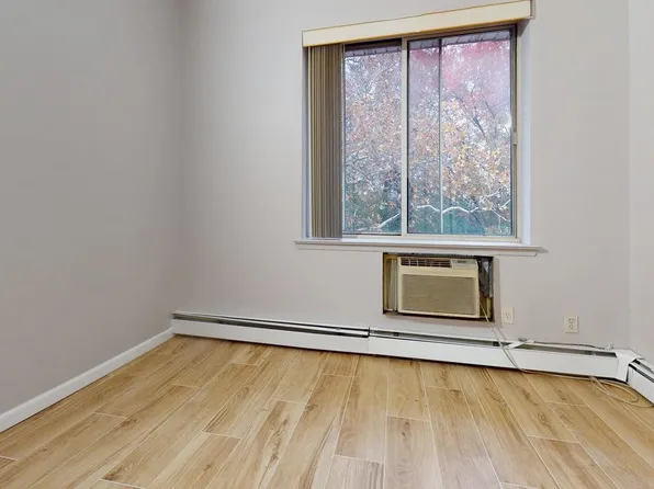 76-16 Grand Cent Parkway image 15 of 21