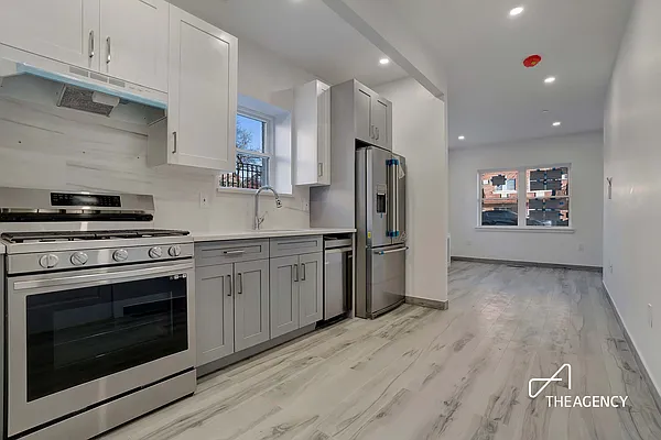 Rented by The Agency | media 3