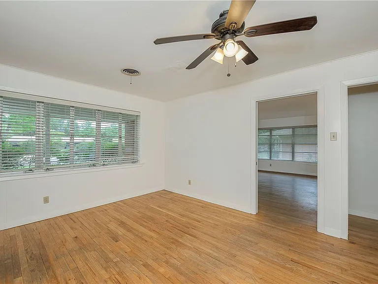 501 Helena St — Photo 13