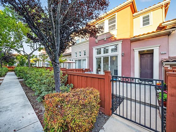 2nd image of 318 Vista Roma Way