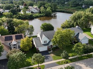 1140 Oakmeadow Ct, Gurnee, IL 60031