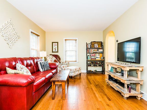 4th image of 1218 Hillcrest Ave