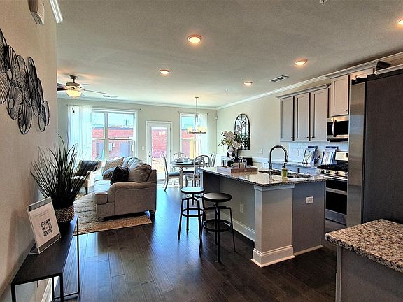 3rd image of 363 Cherryhill Ln
