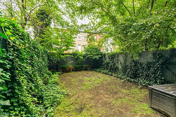 Rented by Century 21 Metropolitan | media 14