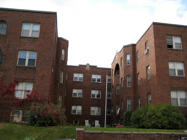 Saint Clair court