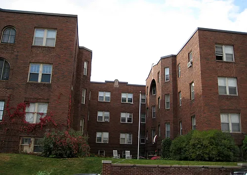 Saint Clair court Photo 1