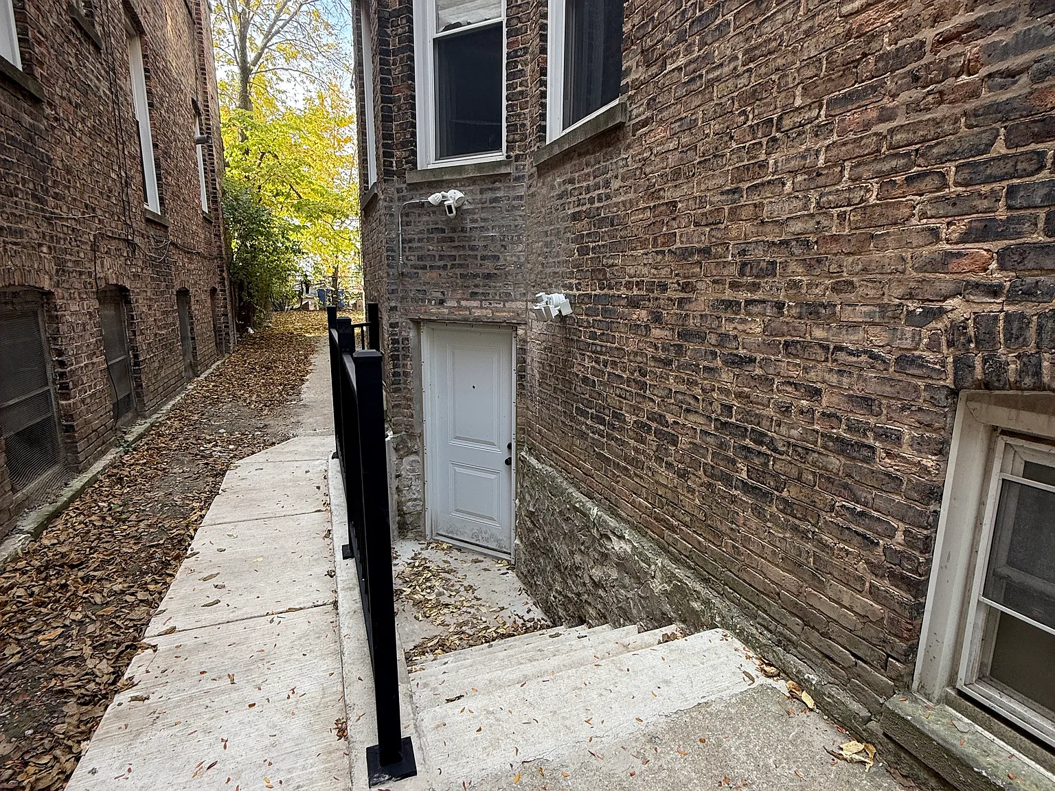 3 bed, 1200 sqft, $1,800 — Photo 3