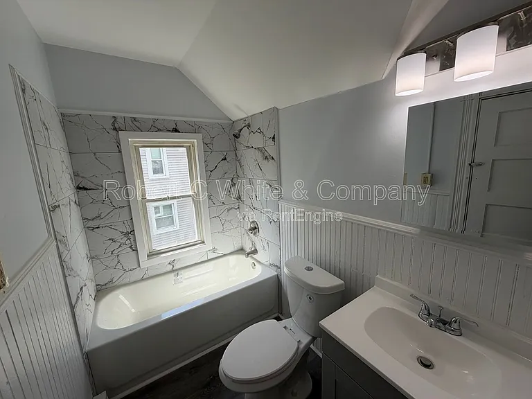 28 Hull St #3 — Photo 12