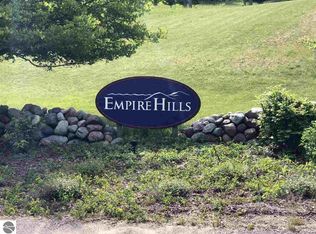 11724 S Roen Dr, Empire, MI 49630