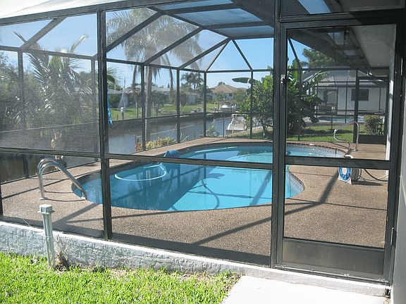 screened pool and lanai