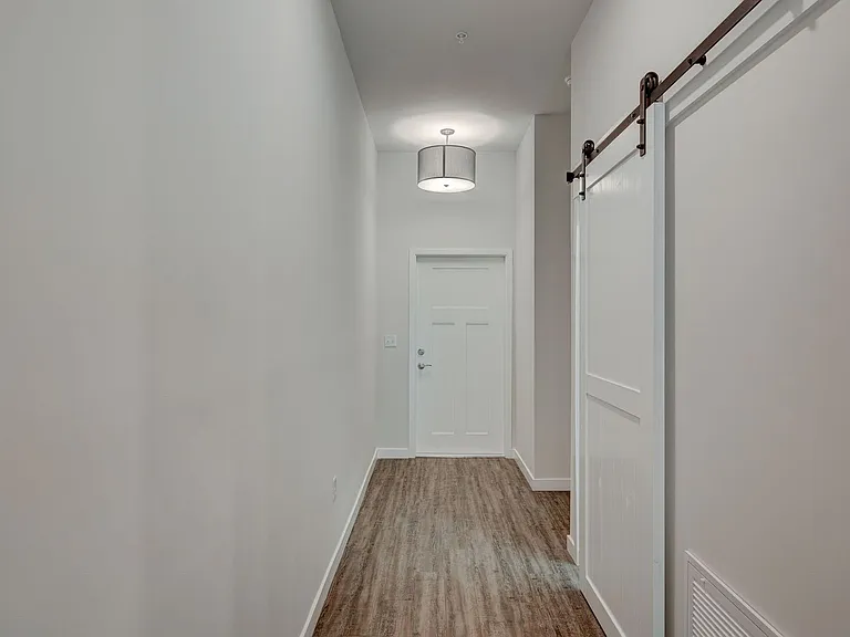 Metro 39 Apartments — Photo 26