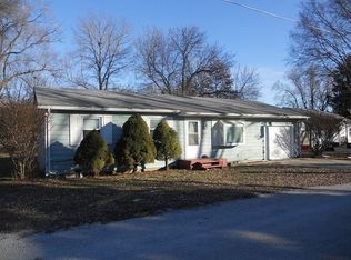 3 S Park St, Milford, IL 60953