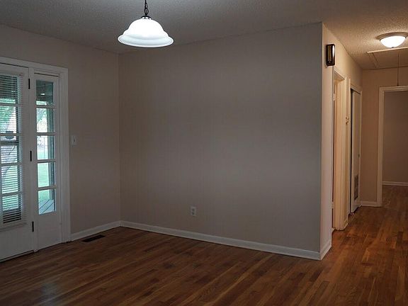 4th image of 70 Glen Eden Dr