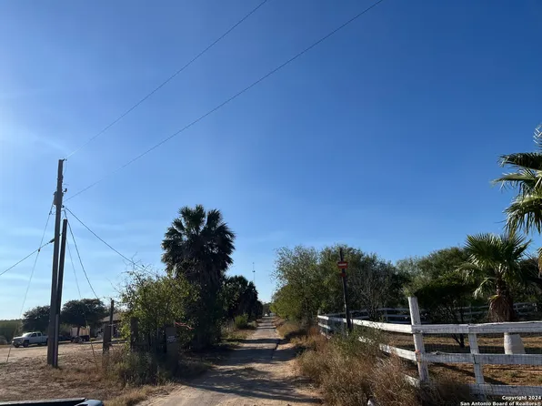 12583 N. I-H35 Unit C, Moore, TX 78057