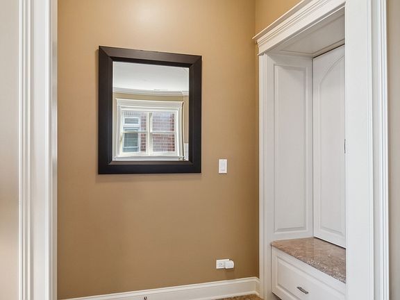 2nd image of 6121 N Winthrop Ave APT 4S