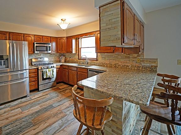 4th image of 45 Pine Forest Dr