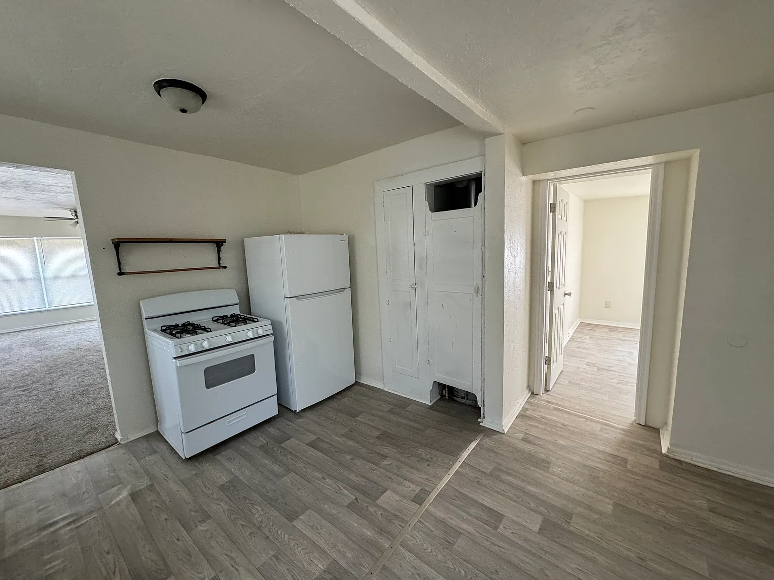 703 W Ford St — Photo 1