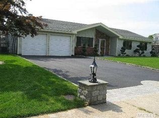 4 1/2 Dolphin Ln W, Copiague, NY 11726