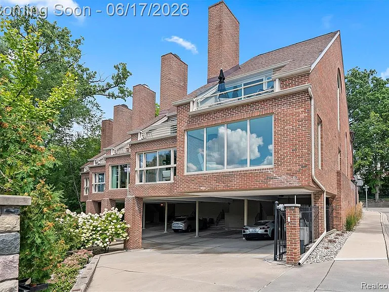 511 Brookside Ave — Photo 1