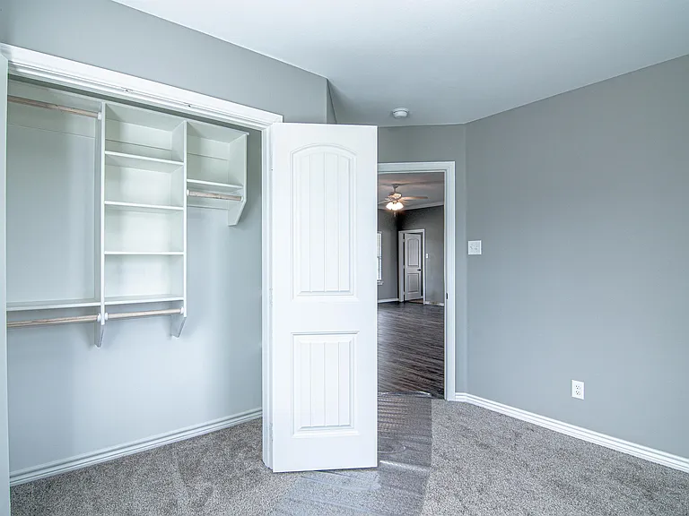 100 Shorewood Dr — Photo 18