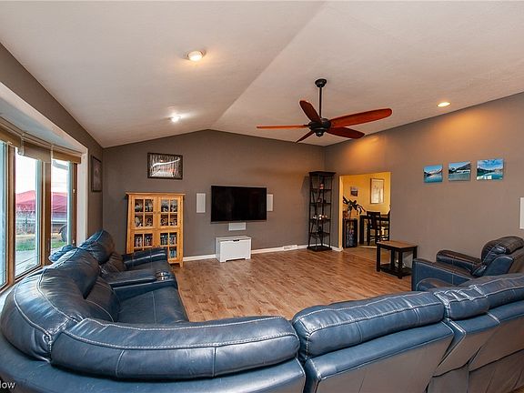 3rd image of 8519 Brentwood Dr