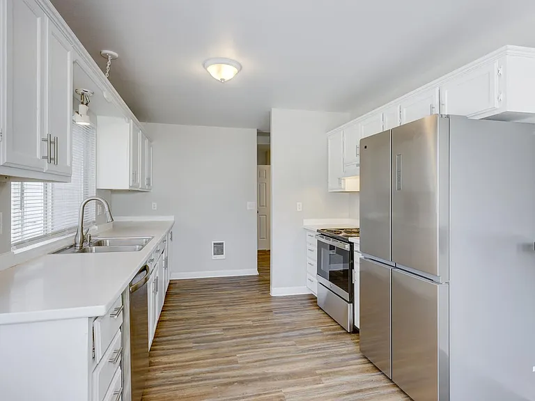 Large Fully Remodeled 3 Bedroom Duplex in Nampa — Photo 3