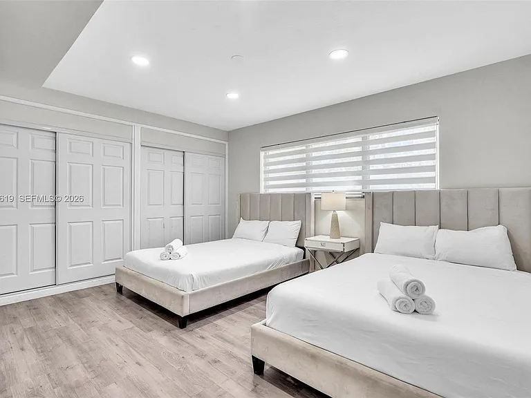 10002 E Bay Harbor Dr #7 — Photo 3