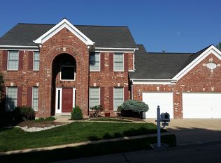 208 Turnberry Place Dr, Ballwin, MO 63011
